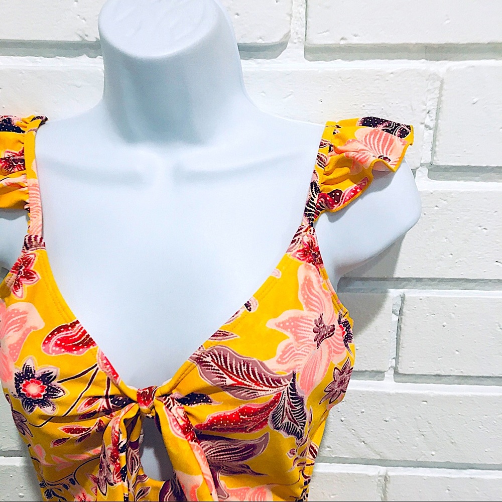 No Boundaries Floral Flutter sleeve bathing suit L